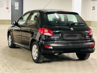 Gebraucht Peugeot 206 75 PS (55 kW) 2010 Schwarz Kleinwagen