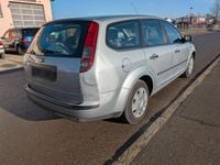 Gebraucht Ford Focus Trend 101 PS (74 kW) 2005 Silber Kombi