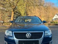 Gebraucht VW Passat 140 PS (102 kW) 2010 Blau Kombi