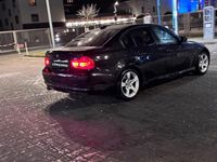 Gebraucht BMW 318 143 PS (105 kW) 2011 Schwarz Limousine
