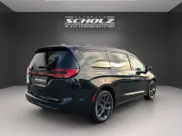 Używany Chrysler Pacifica Touring 291 KM (214 kW) 2023 Czarny SUV