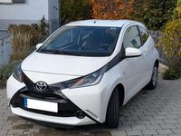 Gebraucht Toyota Aygo 69 PS (50 kW) 2014 Weiß Kleinwagen