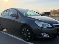 Gebraucht Opel Astra 140 PS (102 kW) 2011 Grau Limousine