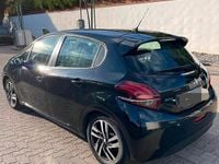 Gebraucht Peugeot 208 75 PS (55 kW) 2017 Schwarz Kleinwagen