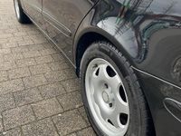 Second-hand Mercedes E200 163 CP (119 kW) 2003 Negru Break