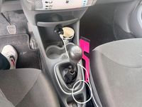 Gebraucht Toyota Aygo 68 PS (50 kW) 2011 Silber Kleinwagen