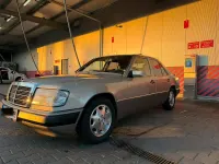 Gebraucht Mercedes E250 94 PS (69 kW) 1992 Silber Limousine