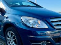 Gebraucht Mercedes B180 116 PS (85 kW) 2010 Blau Van / Kleinbus