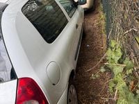 Gebraucht Renault Clio II 75 PS (55 kW) 2007 Weiß Kleinwagen