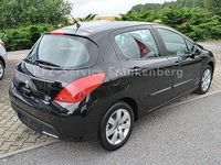 Gebraucht Peugeot 308 Active 112 PS (82 kW) 2011 Schwarz metallic Limousine
