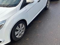 Gebraucht Ford Focus 103 PS (75 kW) 2014 Weiß Limousine