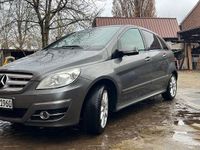 Gebraucht Mercedes B180 109 PS (80 kW) 2011 Grau Van / Kleinbus