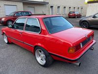 Gebraucht BMW 323 143 PS (105 kW) 1982 Rot Coupé