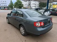 Gebraucht VW Jetta 102 PS (75 kW) 2006 Grün Limousine