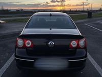 Gebraucht VW Passat 105 PS (77 kW) 2008 Schwarz Limousine