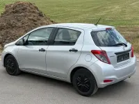 Gebraucht Toyota Yaris 69 PS (50 kW) 2012 Silber Kleinwagen