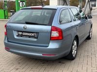 Gebraucht Skoda Octavia Ambiente 122 PS (89 kW) 2009 Blau Kombi