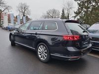 Gebraucht VW Passat Elegance 150 PS (110 kW) 2023 Deep black perleffekt Kombi