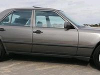 Gebraucht Mercedes E230 136 PS (100 kW) 1986 Grau Limousine