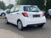 Gebraucht Toyota Yaris 69 PS (50 kW) 2015 Super white 2 Kleinwagen