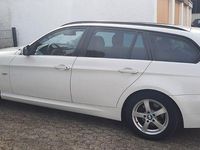 Gebraucht BMW 318 143 PS (105 kW) 2011 Weiß Kombi