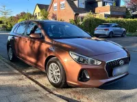 Gebraucht Hyundai i30 Select 120 PS (88 kW) 2018 Braun Limousine