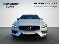 Gebraucht Volvo V60 CC Plus 250 PS (183 kW) 2024 Crystalwhite pearl (metallic) Kombi