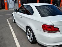 Gebraucht BMW 120 Performance 177 PS (130 kW) 2011 Weiß Kleinwagen