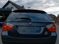 Gebraucht BMW 320 177 PS (130 kW) 2008 Grau Kombi