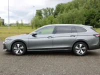 Używany VW Passat Elegance 150 KM (110 kW) 2025 Szary Kombi