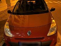 Gebraucht Renault Clio II 75 PS (55 kW) 2009 Rot Kleinwagen