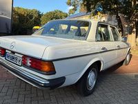 Gebraucht Mercedes 200 60 PS (44 kW) 1979 Weiß Limousine