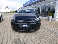 Neu Fiat 500e Red 86 kW (118 PS) 2025 Colore esterno (onyx schwarz) Kleinwagen