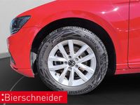 Gebraucht VW Passat 122 PS (89 kW) 2023 Rot Kombi