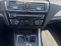 Gebraucht BMW 120 Advantage 177 PS (130 kW) 2015 Glaciersilber metallic Kleinwagen