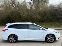 Gebraucht Ford Focus ST 250 PS (183 kW) 2015 Weiß Kombi