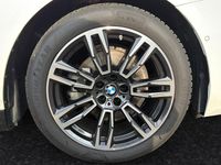Gebraucht BMW 520 M Sport 208 PS (152 kW) 2025 Mineralweiss metallic Kombi