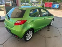 Gebraucht Mazda 2 75 PS (55 kW) 2009 Grün Kleinwagen