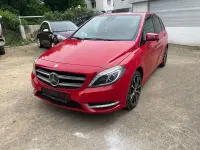 Gebraucht Mercedes B200 156 PS (114 kW) 2012 Rot Kleinwagen