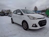 Gebraucht Hyundai i10 Edition 87 PS (63 kW) 2015 Weiß Kleinwagen