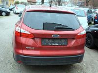 Gebraucht Ford Focus Titanium 125 PS (91 kW) 2012 Rot Limousine