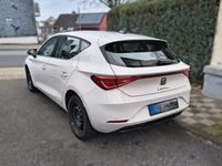 Używany Seat Leon 131 KM (96 kW) 2020 Biały Sedan/Limuzyna