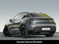 Neu Porsche Macan Turbo 469 kW (639 PS) 2026 Grün SUV