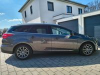 Gebraucht Ford Focus Titanium 125 PS (91 kW) 2015 Grau Kombi