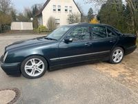 Gebraucht Mercedes E270 170 PS (125 kW) 2000 Schwarz Limousine