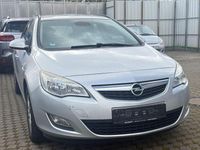 Gebraucht Opel Astra Selection 125 PS (91 kW) 2012 Silber Kombi