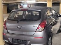 Gebraucht Hyundai i20 Edition 86 PS (63 kW) 2013 Grau Kleinwagen