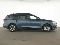 Gebraucht Ford Focus Cool & Connect 120 PS (88 kW) 2022 Chroma blau Kombi