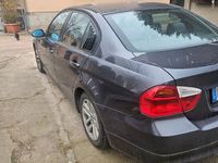 Gebraucht BMW 318 129 PS (94 kW) 2007 Grau Limousine