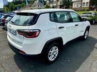 Gebraucht Jeep Compass Sport 140 PS (102 kW) 2019 White clear coat SUV